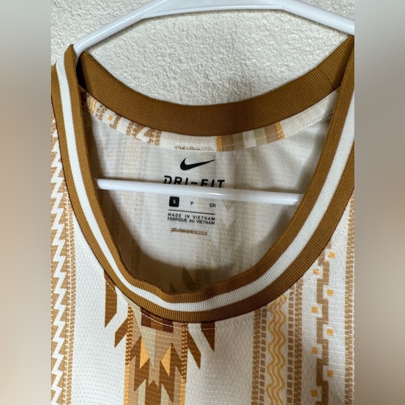 NWT Nike Air Dri-FIT Basketball Jersey Hoopxfly CD0417-133 Men's - Picture 2 of 4